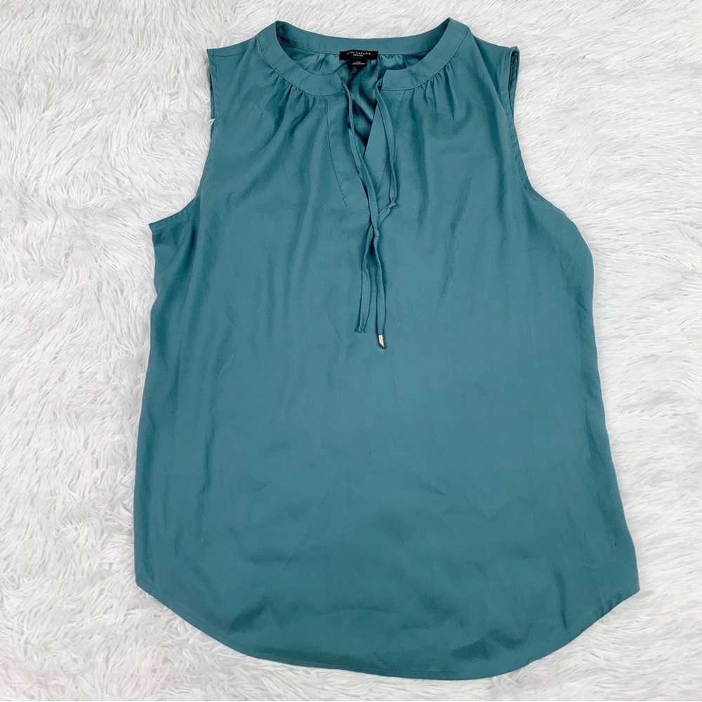 Ann Taylor petite sleeveless tie‎ neck blouse in blue round hem